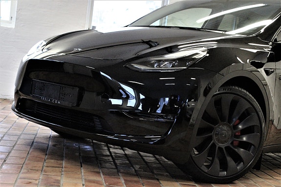Tesla Model Y 7 of 30