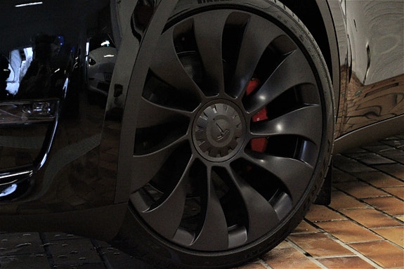 Tesla Model Y 12 of 30