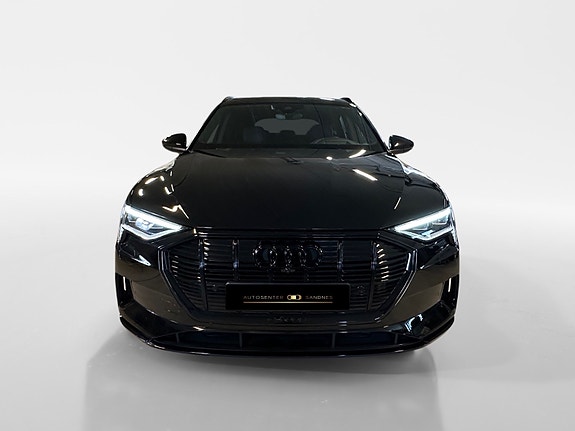 Audi e-tron Sportback 2 of 5