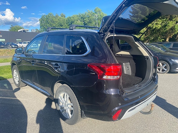 Mitsubishi Outlander 2 of 5