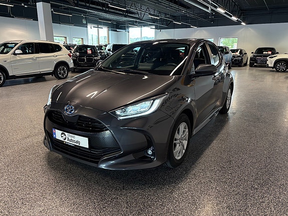 Toyota Yaris 3 of 5