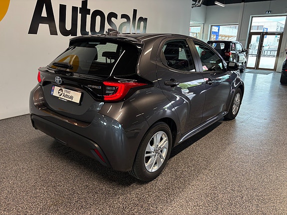 Toyota Yaris 4 of 5