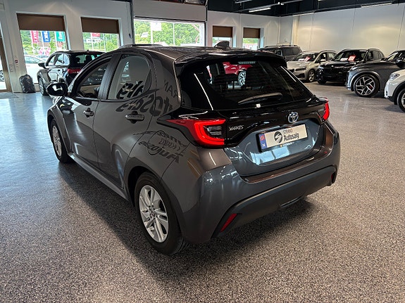 Toyota Yaris 5 of 5