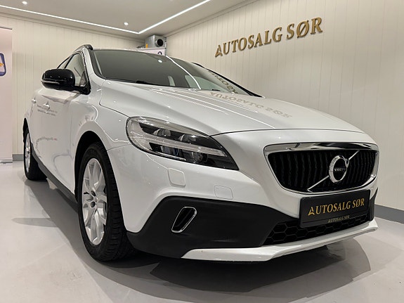 Volvo V40 Cross Country 2 of 5