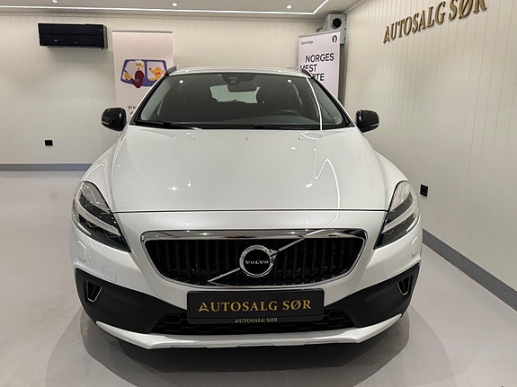 Volvo V40 Cross Country 3 of 5
