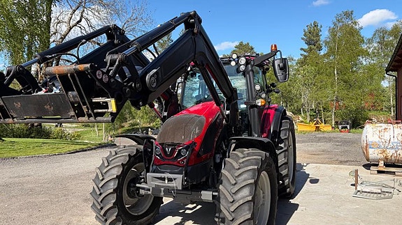 Valtra G135v 4 of 5