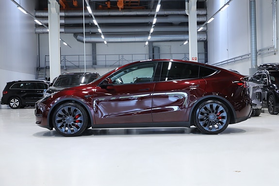 Tesla Model Y 4 of 5