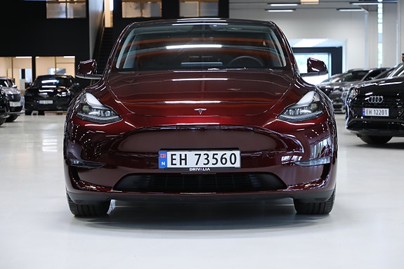 Tesla Model Y 3 of 5