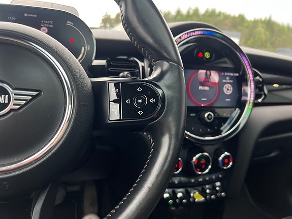 MINI Cooper SE 17 of 29