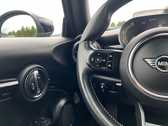 MINI Cooper SE 16 of 29