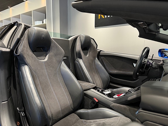 Lamborghini Huracan Spyder 24 of 30