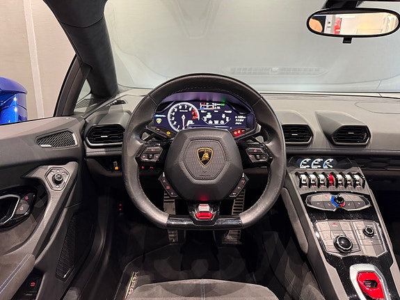 Lamborghini Huracan Spyder 25 of 30