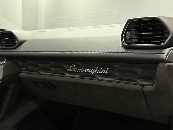 Lamborghini Huracan Spyder 23 of 30
