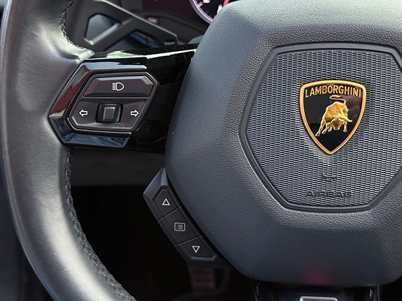 Lamborghini Huracan Spyder 28 of 30