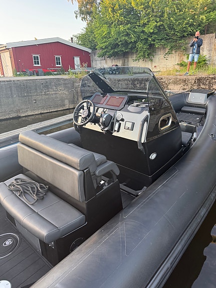 Brig Eagle 8, Black Edition 5 of 5