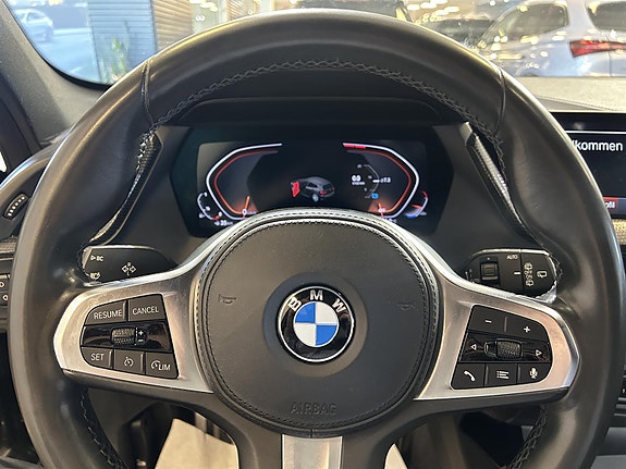BMW 118i 10 of 12