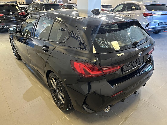 BMW 118i 4 of 12