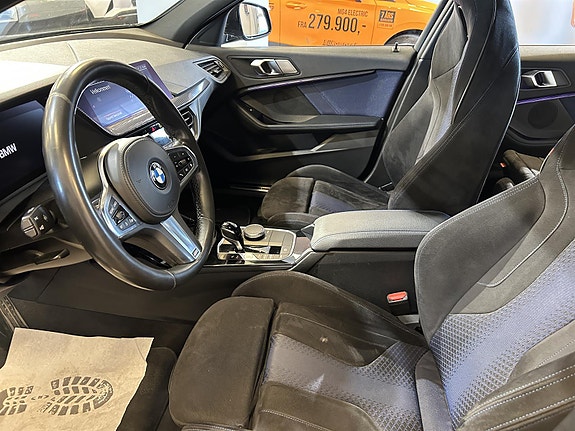 BMW 118i 7 of 12