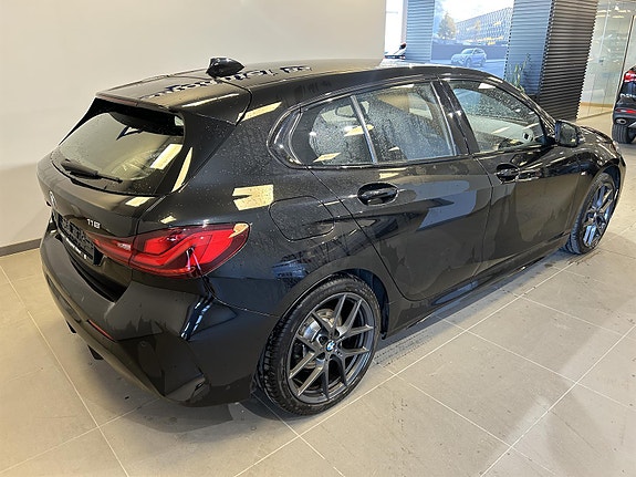 BMW 118i 3 of 12