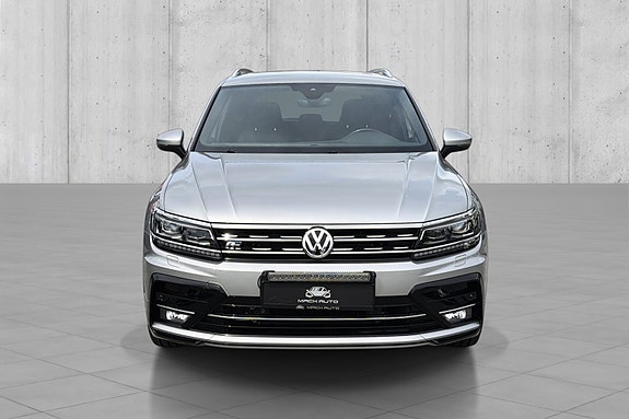 Volkswagen Tiguan 2 of 5
