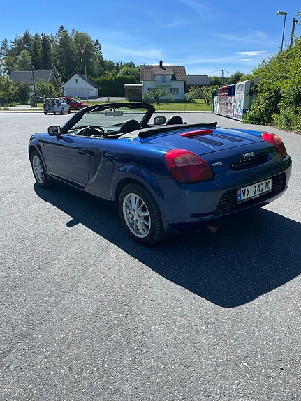 Toyota MR2 4 of 5