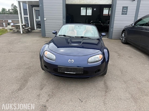 Mazda MX-5 2 of 5