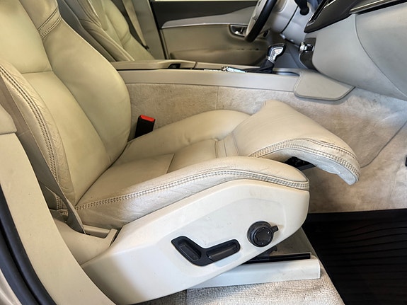 Volvo XC90 4 of 5
