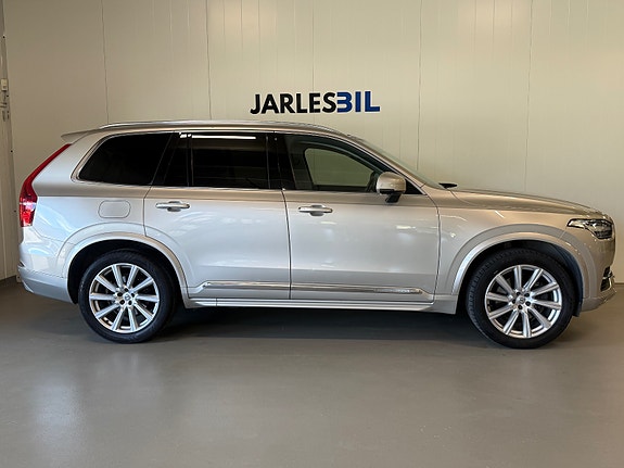Volvo XC90 2 of 5