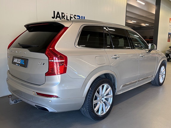 Volvo XC90 3 of 5