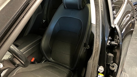 Jaguar F-PACE 12 of 22