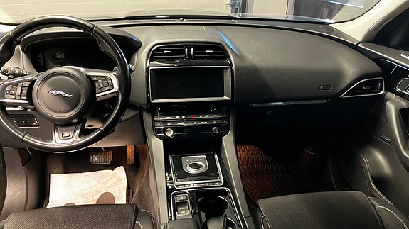 Jaguar F-PACE 18 of 22