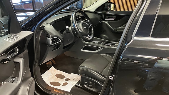 Jaguar F-PACE 10 of 22