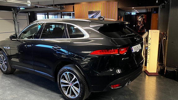 Jaguar F-PACE 5 of 5