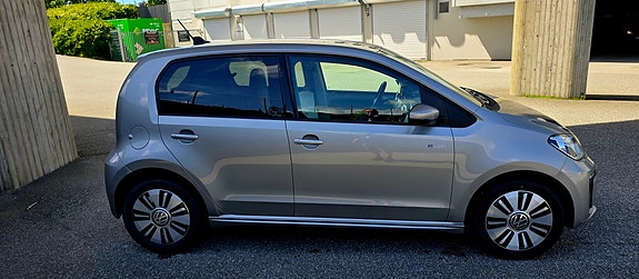 Volkswagen UP! 4 of 5