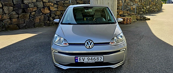 Volkswagen UP! 2 of 5