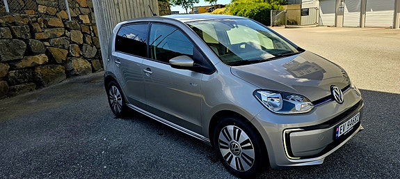 Volkswagen UP! 3 of 5