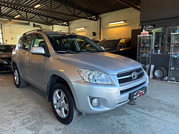 Toyota RAV4 2 of 23