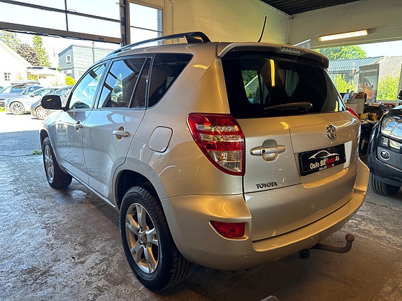 Toyota RAV4 7 of 23