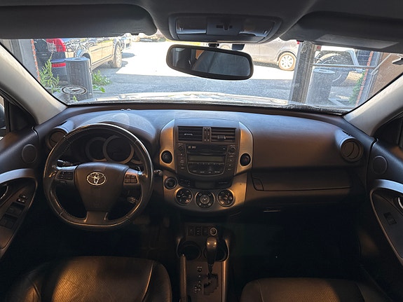 Toyota RAV4 14 of 23