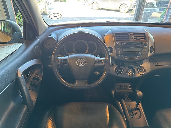 Toyota RAV4 15 of 23