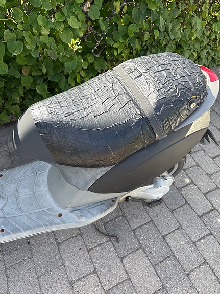 Piaggio ZIP 50 2 of 5