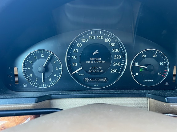 Mercedes-Benz E220 17 of 20
