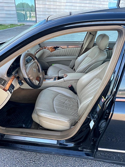Mercedes-Benz E220 13 of 20