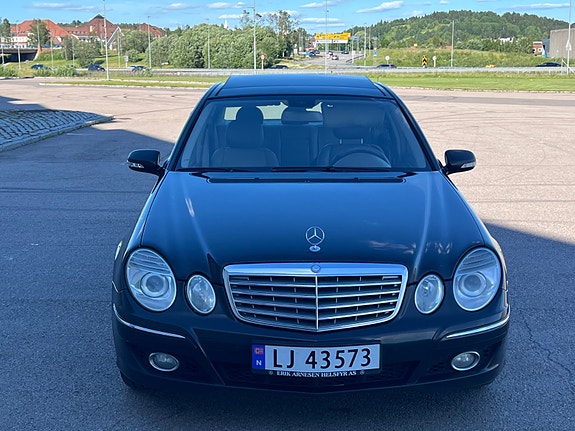 Mercedes-Benz E220 8 of 20