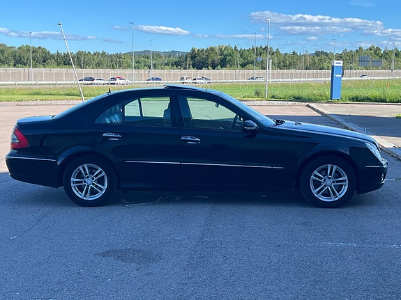Mercedes-Benz E220 4 of 20