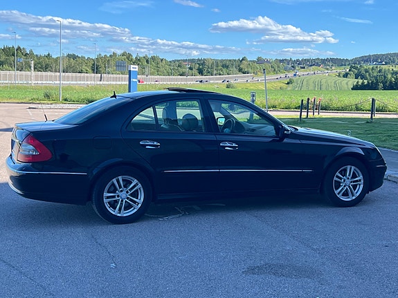 Mercedes-Benz E220 5 of 20