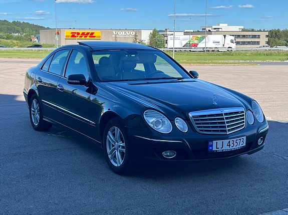 Mercedes-Benz E220 3 of 20