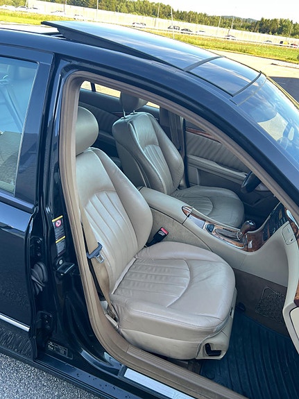 Mercedes-Benz E220 19 of 20