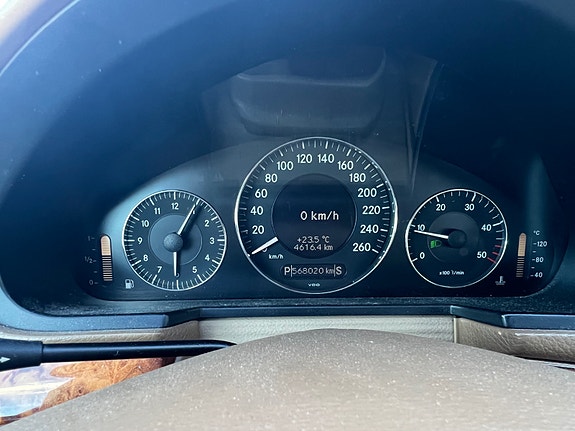 Mercedes-Benz E220 16 of 20