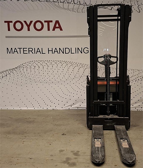 Toyota SWE160L 3 of 5